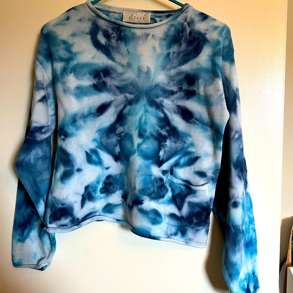 Blue tie-dye sweater top
